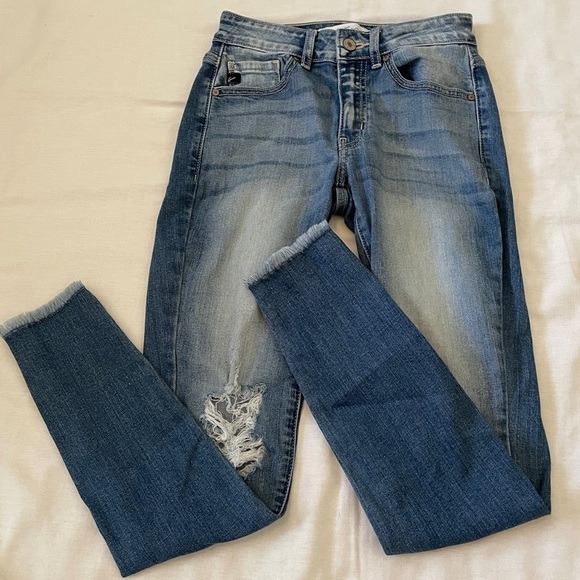 KanCan 1 / 24 Skinny Jeans ~ Mid Rise Medium Wash Distressed Raw Hem - Picture 1 of 9